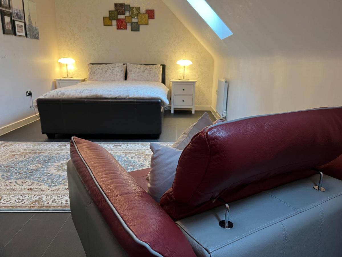Sheffield City Centre , Free Wifi & Parking - Private Room - Shared House Exterior foto