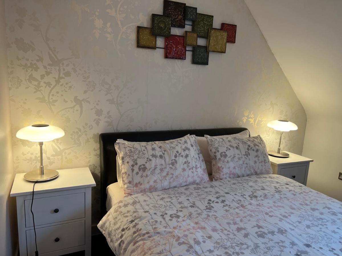 Sheffield City Centre , Free Wifi & Parking - Private Room - Shared House Exterior foto