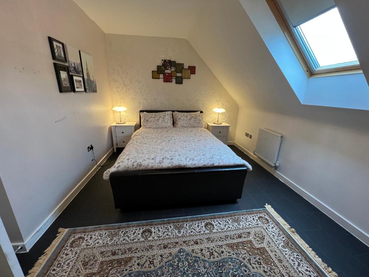 Sheffield City Centre , Free Wifi & Parking - Private Room - Shared House Exterior foto